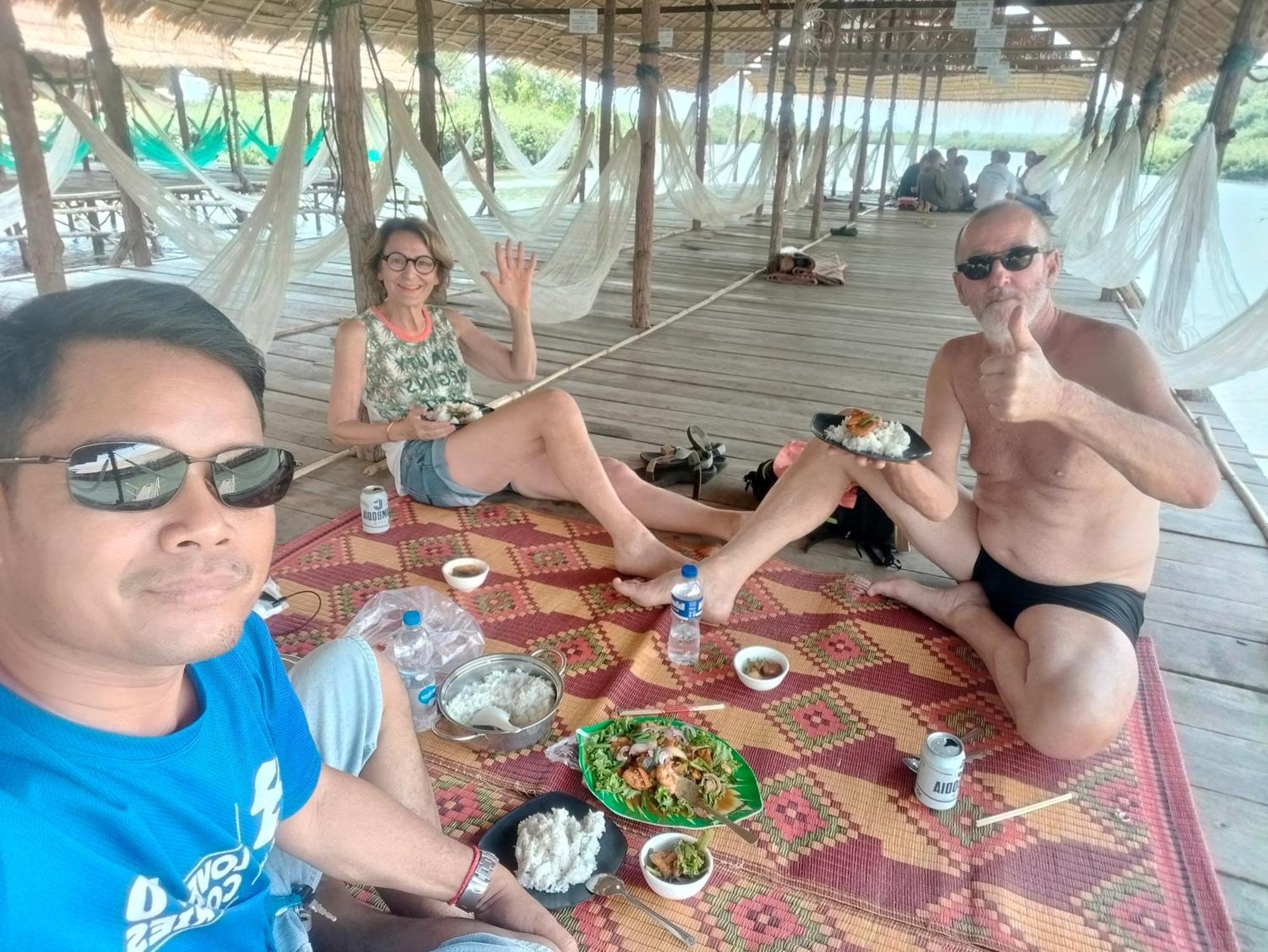 Dolphin Home Stay New Kratie Exterior foto